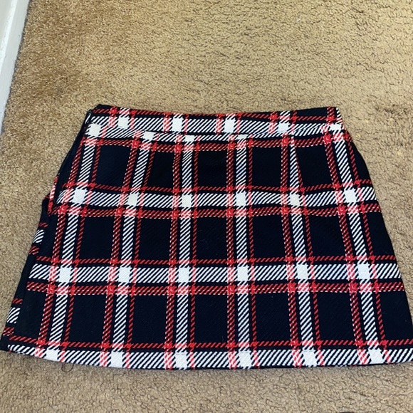 Forever 21 Red, Black, and White Plaid Skirt Size M - Picture 2 of 3